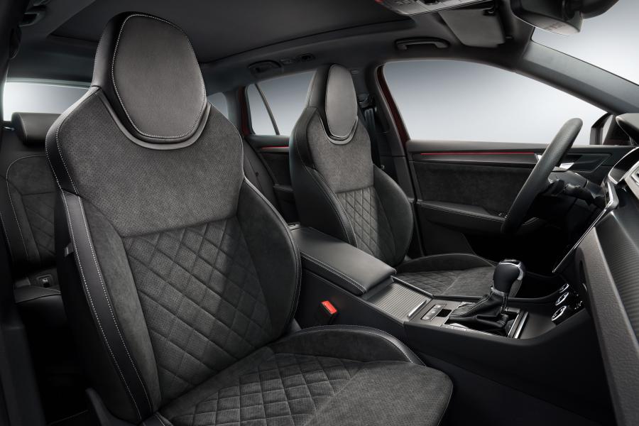 Интерьер Skoda Superb Combi 4x4 SportLine 2019 года  (WW) (фото 6 из 6)